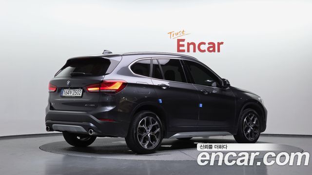 BMW X1 xDrive 20i xLine — пробег 77 489 км — фото 2 из 5