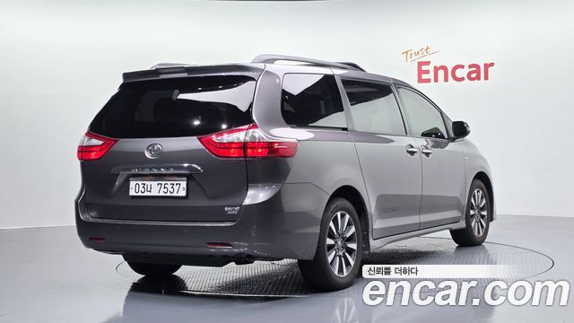 Toyota Sienna 3.5 AWD — пробег 16 678 км — фото 2 из 5