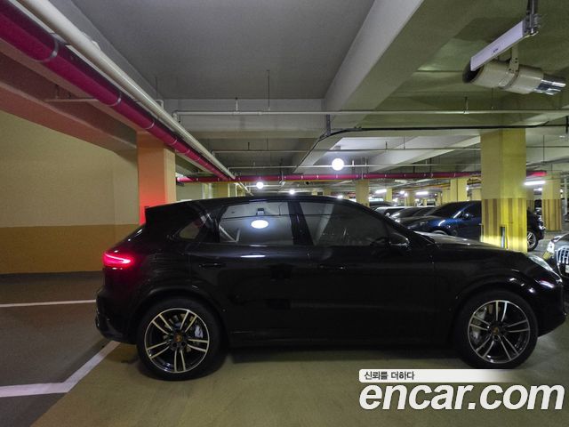 Porsche Cayenne 4.0 Turbo — пробег 15 000 км — фото 4 из 5