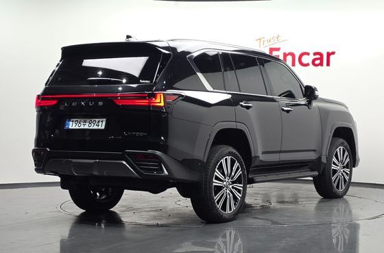 Lexus LX 700h Luxury — пробег 5 км — фото 2 из 5