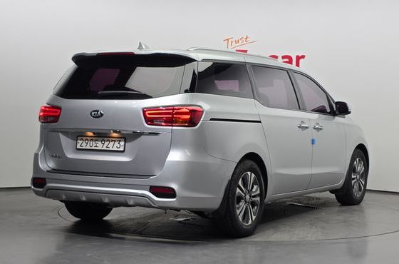 Kia Carnival 9-Seater Luxury — пробег 40 528 км — фото 2 из 5