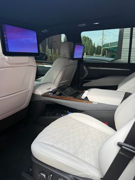 Cadillac Escalade 6.2 ESV ESV Premium Luxury Platinum — пробег 4 500 км — фото 1 из 5
