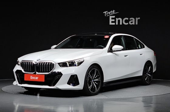 BMW 5-Series 530i xDrive M Sport — пробег 4 392 км — фото 1 из 5