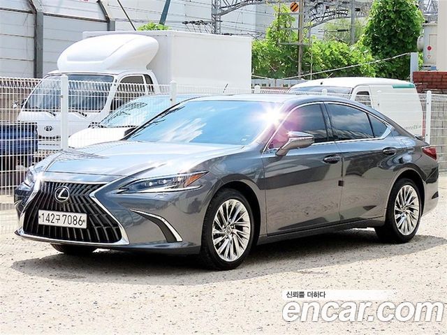 Lexus ES Executive — пробег 17 939 км — фото 2 из 5