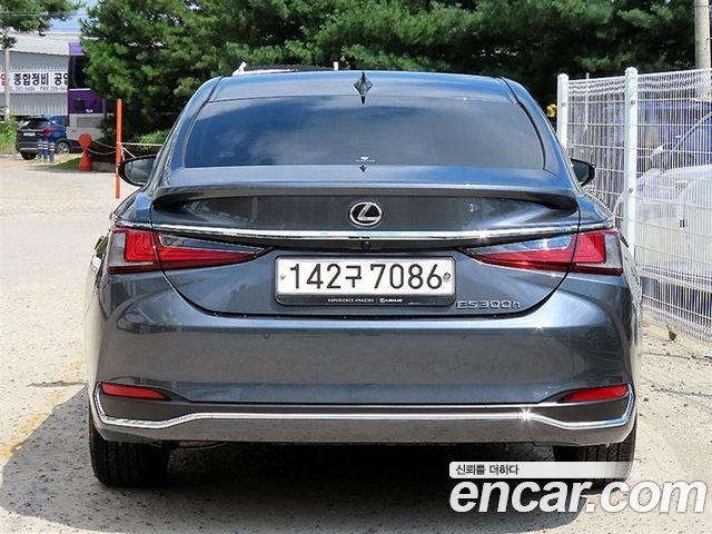 Lexus ES Executive — пробег 17 939 км — фото 4 из 5