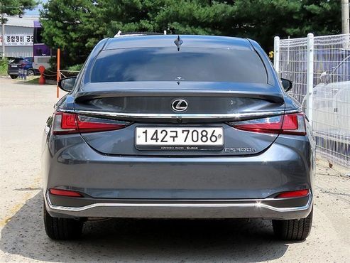 Lexus ES Executive — пробег 17 939 км — фото 4 из 5