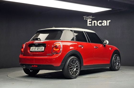 Mini Cooper 5Door HIGH 3rd — пробег 105 206 км — фото 2 из 5