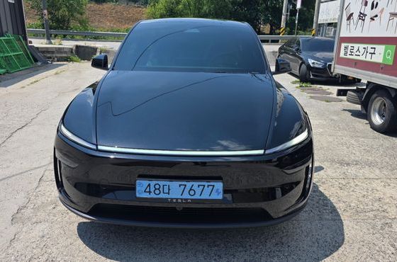 Tesla Model Y Premium RWD — пробег 500 км — фото 1 из 5