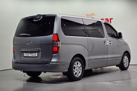 Hyundai Starex 12-Seater Wagon CVX Deluxe — пробег 201 385 км — фото 2 из 5