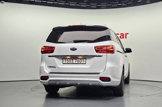 Kia Carnival 9-Seater Luxury — пробег 73 740 км — фото 4 из 5