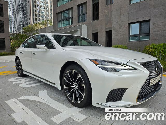 Lexus LS 3.5 Luxury — пробег 900 км — фото 4 из 5