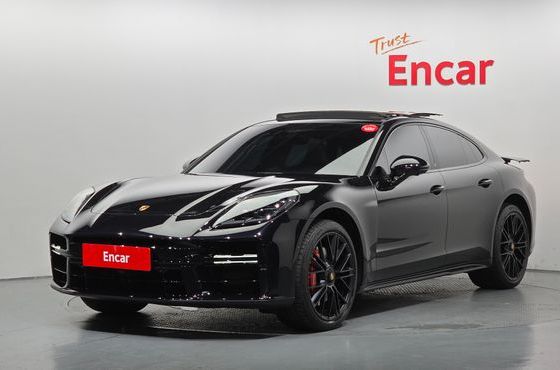 Porsche Panamera 4.0 GTS — пробег 4 088 км — фото 1 из 5