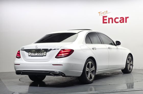 Mercedes-Benz E-Class E300 Avantgarde — пробег 99 877 км — фото 2 из 5