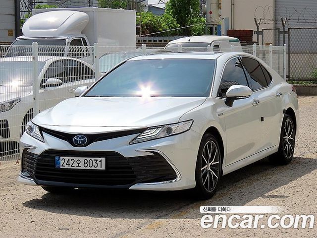 Toyota Camry 2.5 XLE Hybrid — пробег 27 032 км — фото 2 из 5