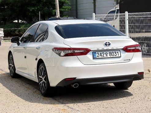 Toyota Camry 2.5 XLE Hybrid — пробег 27 032 км — фото 3 из 5