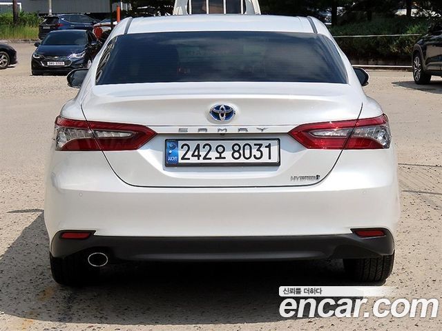 Toyota Camry 2.5 XLE Hybrid — пробег 27 032 км — фото 4 из 5