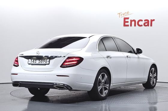 Mercedes-Benz E-Class E300 Avantgarde — пробег 100 860 км — фото 2 из 5