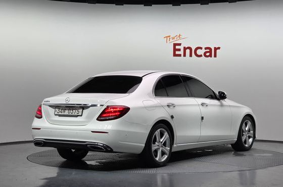 Mercedes-Benz E-Class E220d Avantgarde — пробег 106 448 км — фото 2 из 5