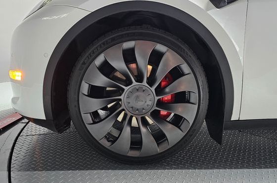 Tesla Model Y Performance AWD — пробег 95 384 км — фото 5 из 5