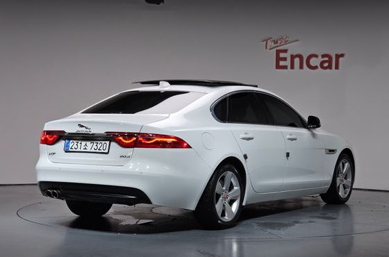 Jaguar XF 20d Prestige — пробег 93 246 км — фото 2 из 5