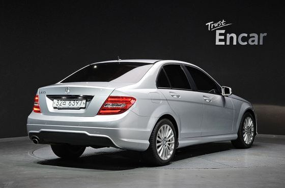 Mercedes-Benz C-Class C200 CGI — пробег 76 120 км — фото 2 из 5