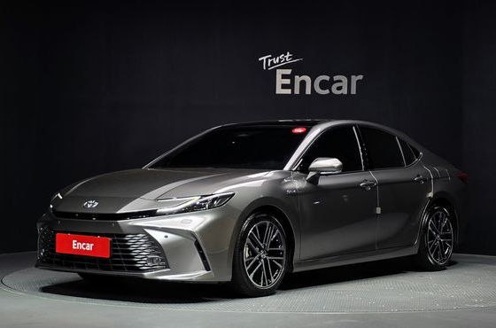 Toyota Camry 2.5 XLE Premium Hybrid — пробег 16 702 км — фото 1 из 5