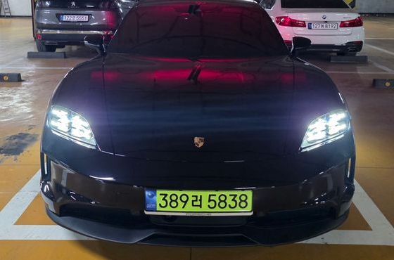 Porsche Taycan 4S — пробег 17 000 км — фото 1 из 5