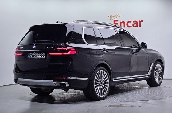 BMW X7 xDrive 40i Design Pure Excellence 6-Seater — пробег 4 359 км — фото 2 из 5