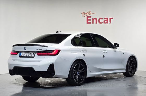 BMW 3-Series 320i M Sport — пробег 5 048 км — фото 2 из 5