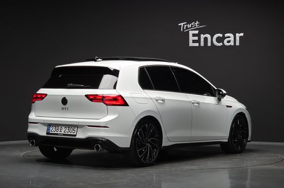 Volkswagen Golf 2.0 GTI — пробег 10 959 км — фото 2 из 5