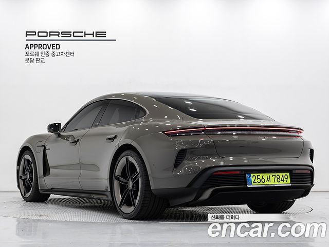 Porsche Taycan Turbo — пробег 70 км — фото 2 из 5