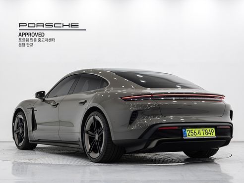 Porsche Taycan Turbo — пробег 70 км — фото 2 из 5