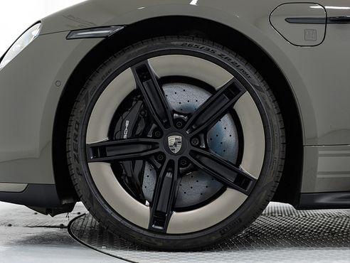 Porsche Taycan Turbo — пробег 70 км — фото 5 из 5