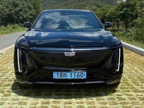 Cadillac Lyriq Sport — пробег 6 800 км — фото 2 из 5