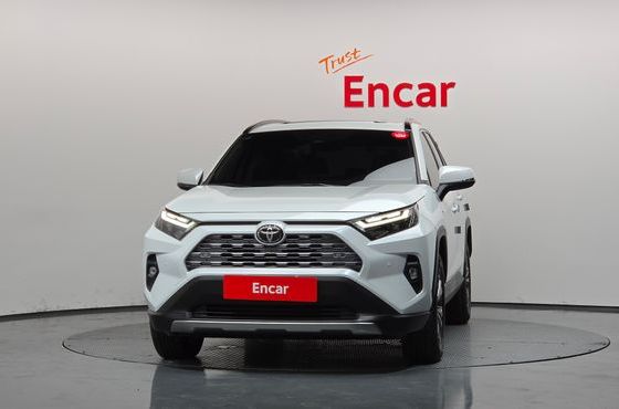 Toyota RAV4 2,5 4WD Hybrid LTD — пробег 2 842 км — фото 3 из 5