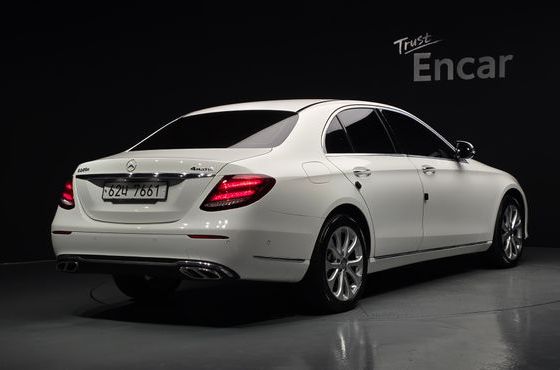 Mercedes-Benz E-Class E220d 4MATIC Exclusive — пробег 136 142 км — фото 2 из 5
