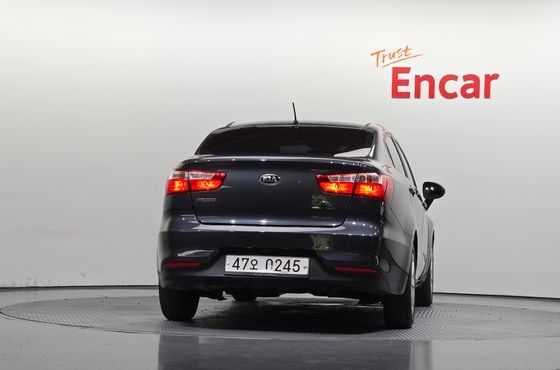 Kia pride 4DR 1.4 MPI Deluxe — пробег 124 207 км — фото 4 из 5