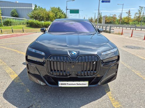 BMW i7 eDrive 50 M Sport — пробег 30 800 км — фото 2 из 5