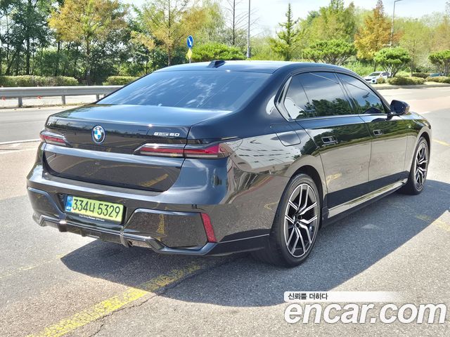 BMW i7 eDrive 50 M Sport — пробег 30 800 км — фото 4 из 5