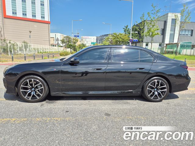 BMW i7 eDrive 50 M Sport — пробег 30 800 км — фото 5 из 5