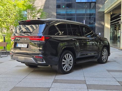 Lexus LX 700h VIP — пробег 5 386 км — фото 2 из 5