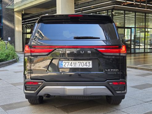 Lexus LX 700h VIP — пробег 5 386 км — фото 4 из 5