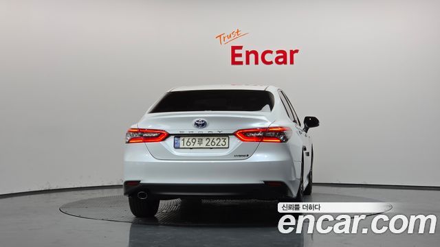 Toyota Camry 2.5 XLE Hybrid — пробег 37 502 км — фото 4 из 5
