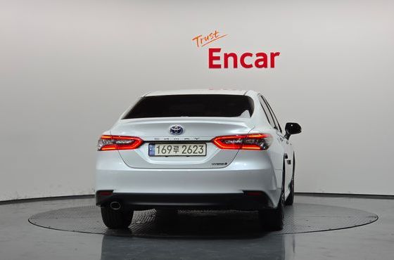 Toyota Camry 2.5 XLE Hybrid — пробег 37 502 км — фото 4 из 5