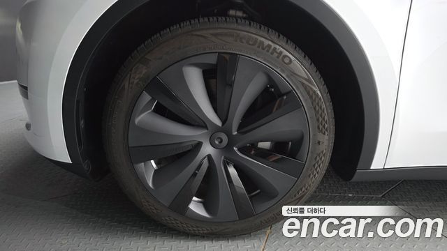 Tesla Model Y RWD — пробег 8 774 км — фото 5 из 5