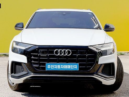 Audi Q8 55 TFSI Quattro Premium — пробег 101 456 км — фото 3 из 5