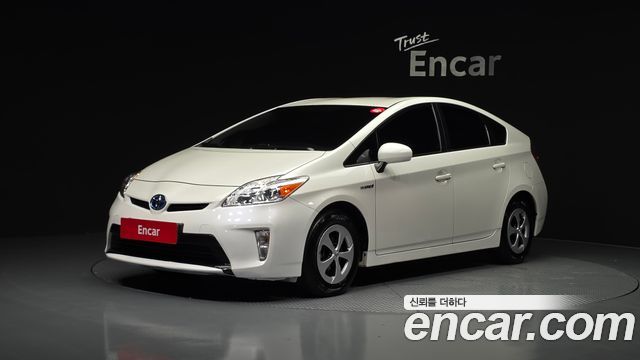 Toyota Prius 1.8 E — пробег 136 232 км — фото 1 из 5