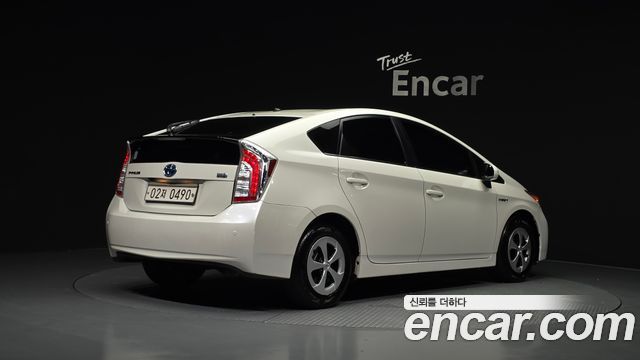 Toyota Prius 1.8 E — пробег 136 232 км — фото 2 из 5