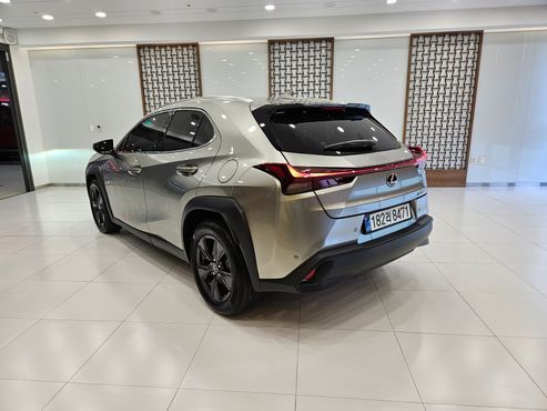 Lexus UX 2.0 2WD — пробег 8 934 км — фото 2 из 5