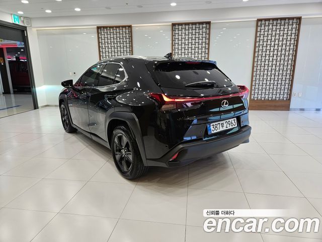 Lexus UX 2.0 2WD — пробег 4 208 км — фото 2 из 5